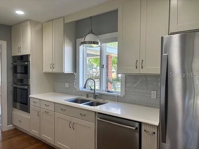 559 Chicago Ave — Photo 14
