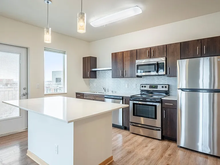 640 W Wilson St — Photo 1