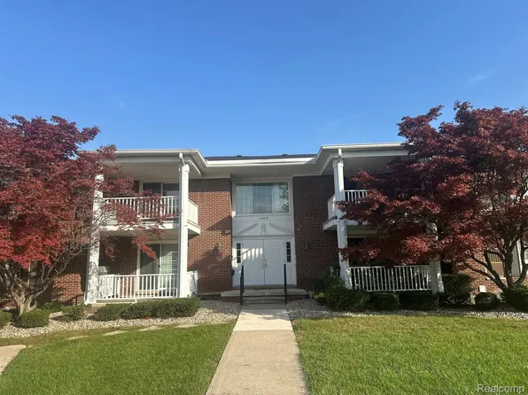 1748 Harrison Ave #D-1, Trenton, MI 48183