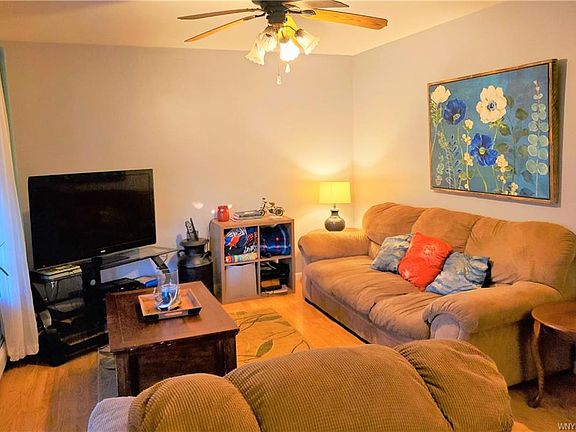 3rd image of 204 Brookwood Dr