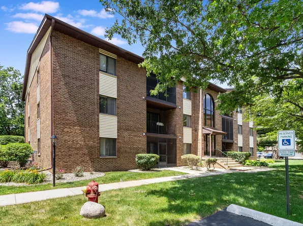 13430 W Circle Dr APT 205, Crestwood, IL 60418