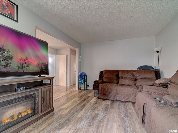 4th image of 245 EDWARD Street