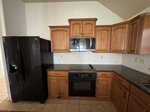 4th image of 2033 Meadow Park Dr