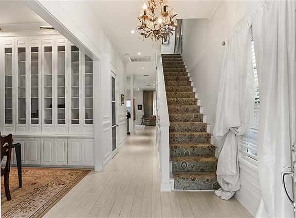 3rd image of 651 Arabella St
