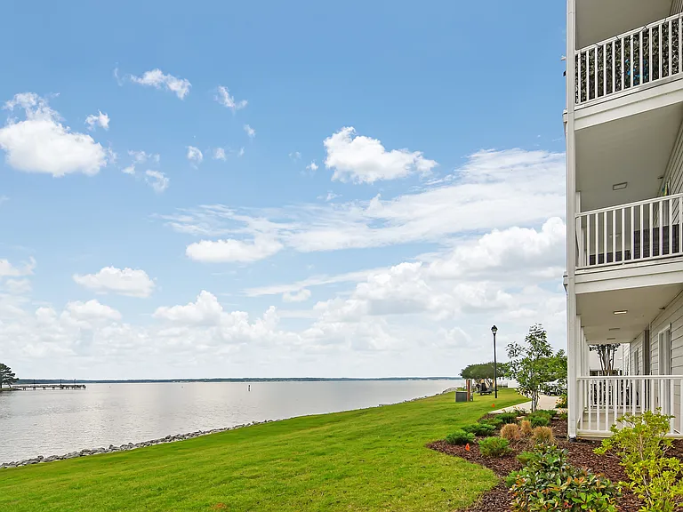Lakeshore Pointe Apartment Homes — Photo 29