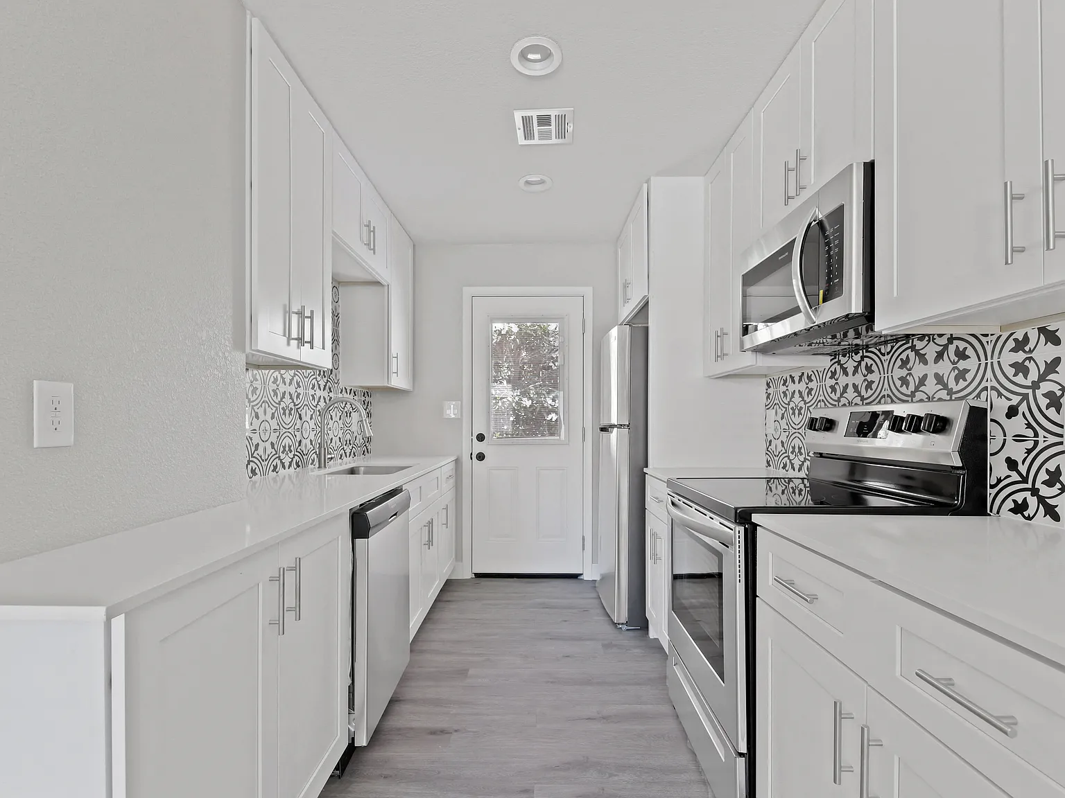 Medlock Place* — Photo 1