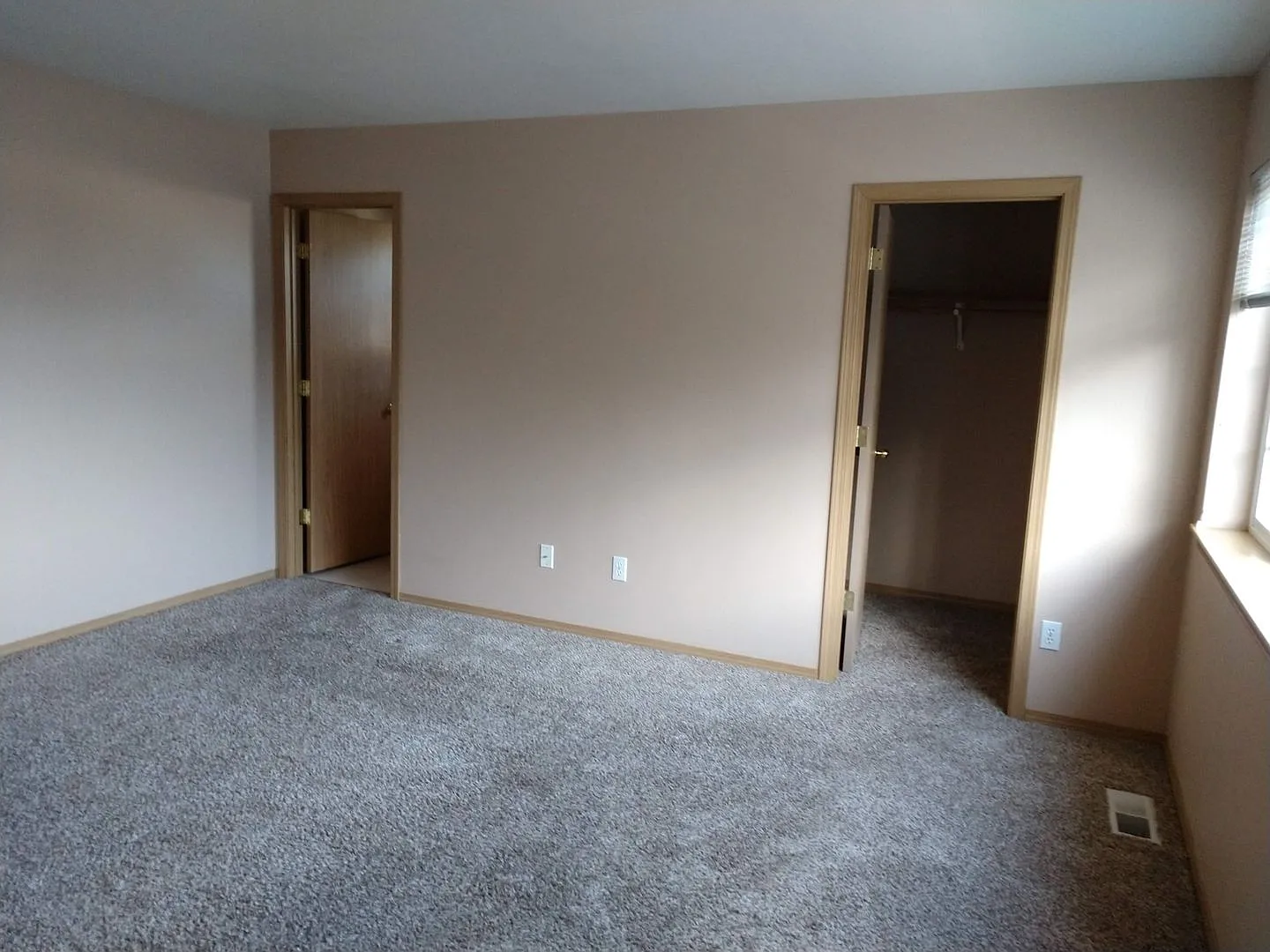 Cul de Sac 3 bedroom duplex available now — Photo 3