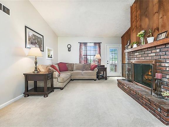 4th image of 211 Cottonwood Dr