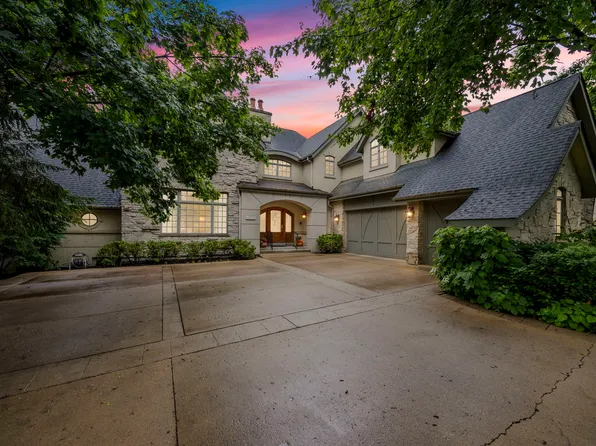 2255 Hills Oak Ct, Lisle, IL 60532