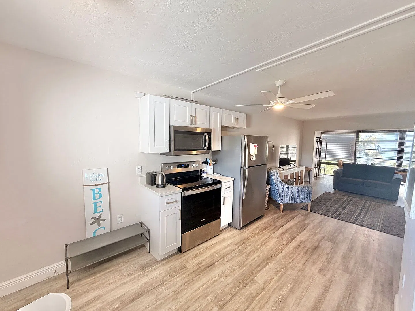 ** Vanderbilt Beach ** Studio - Walk To The Beach! - Furnished - Updated - Annual Rental — Photo 4