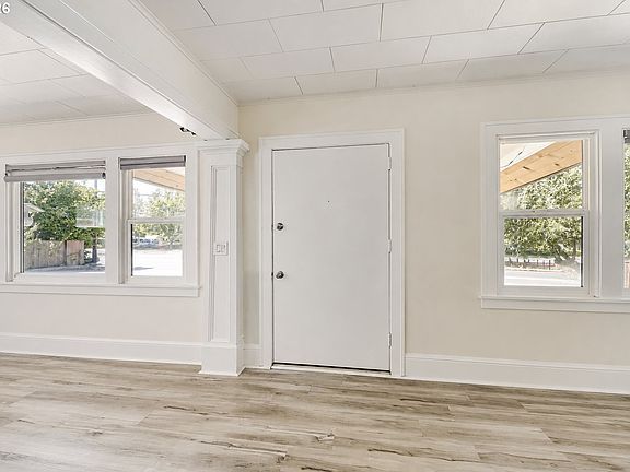 5th image of 2424 NE 102nd Ave