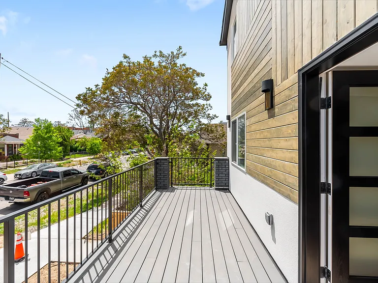3463 Lawrence St — Photo 3