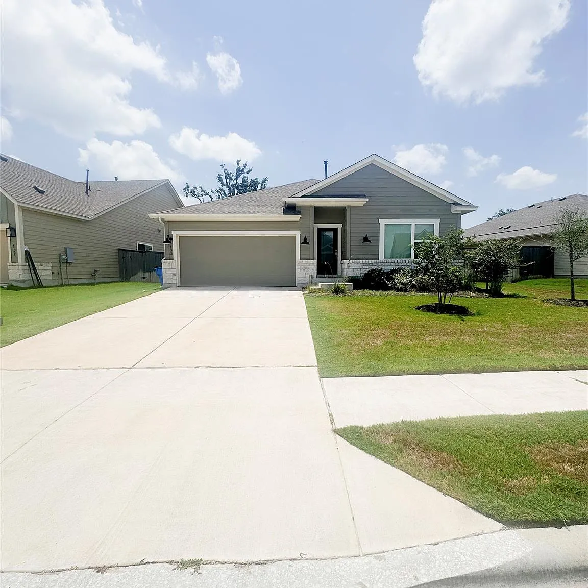3 bed, 2.0 bath, 1672 sqft, $2,100 — Photo 1