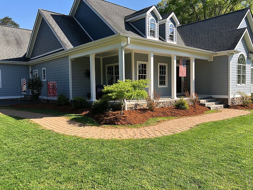 1st image of 71 Plandome Ct