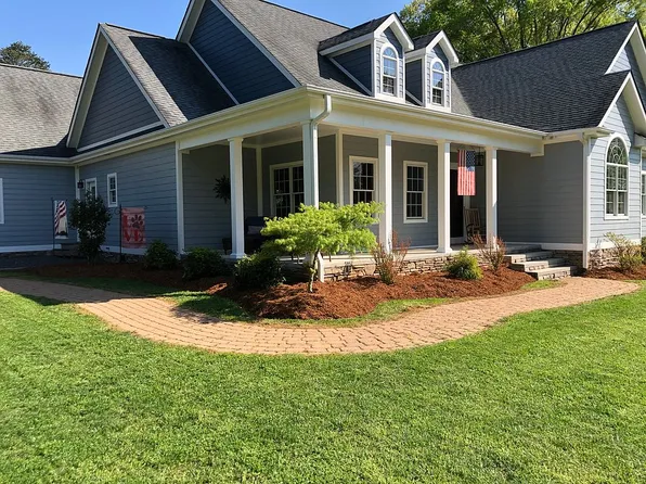 71 Plandome Ct, Martinsville, VA 24112