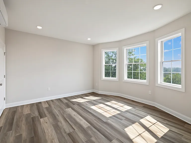 60 Woodside Pl — Photo 17