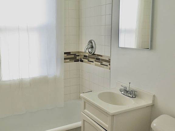 5th image of 4340 S Drexel Blvd #126