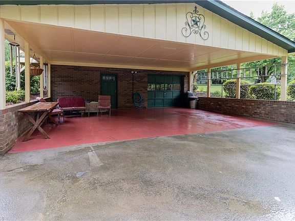 3rd image of 309 Pine Valley Dr