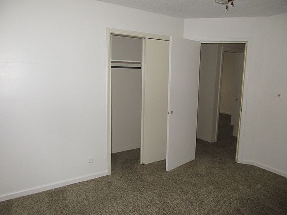 5th image of 300 Chateauroux Dr
