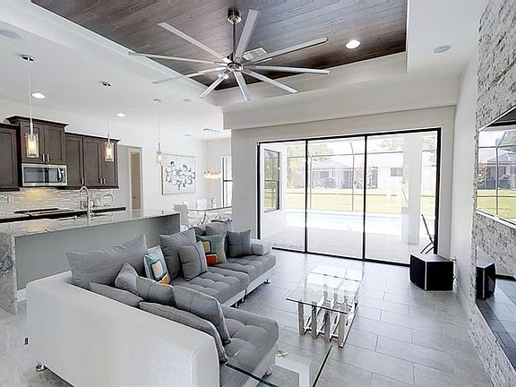 5th image of 4650 Catalina Ln