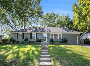 7746 Howe Dr, Prairie Village, KS 66208