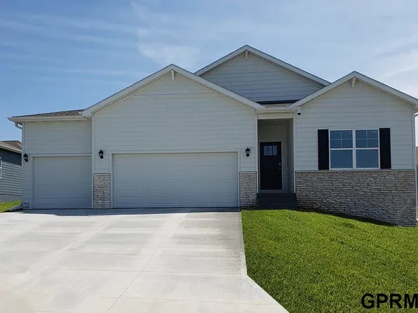 6212 Harvest Dr, Papillion, NE 68133