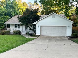 1515 E Cardinal Dr, Fayetteville, AR 72703