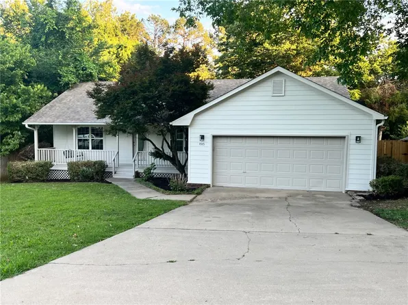 1515 E Cardinal Dr, Fayetteville, AR 72703