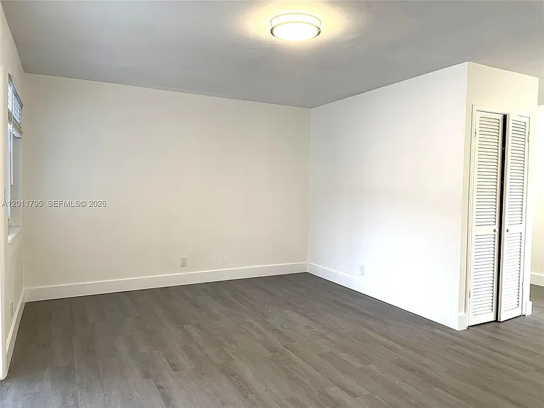 601 S 19th Ave #7 — Photo 5