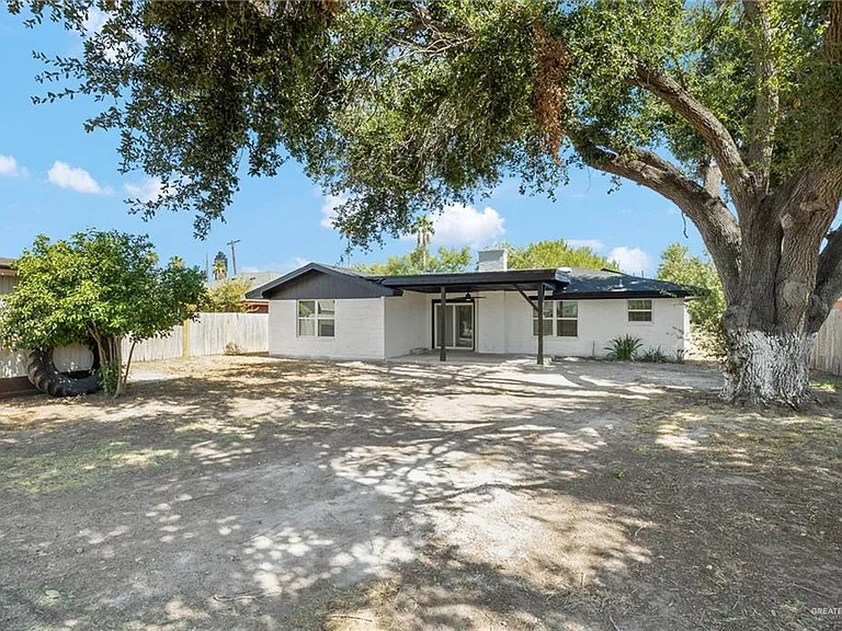 302 Stacie Ln — Photo 8