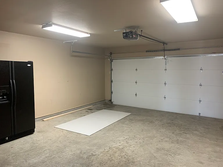 718 Amber Ave — Photo 3