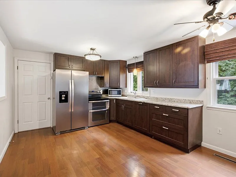 38 Stanley Pl — Photo 3