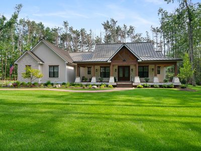 573 Eastwind Dr, Harbor Springs, MI, 49740