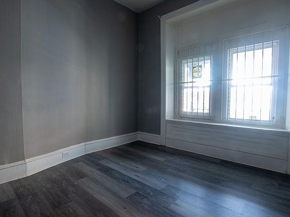 3rd image of 54XX W Jefferson St #1