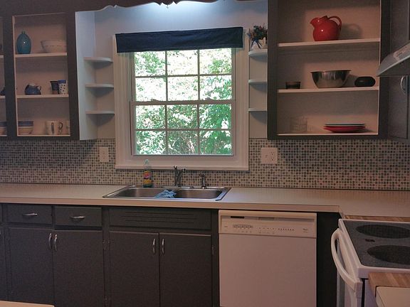 4th image of 6 Hastings Ln
