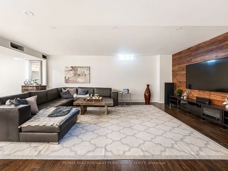 30 Bernadotte Dr — Photo 37