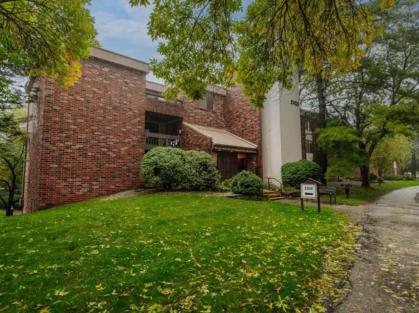 2300 W Good Hope ROAD #243, Glendale, WI 53209