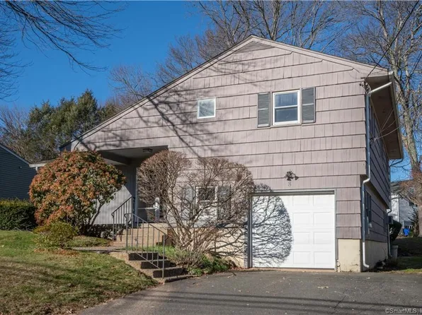 8 Hilldale Road, West Hartford, CT 06117