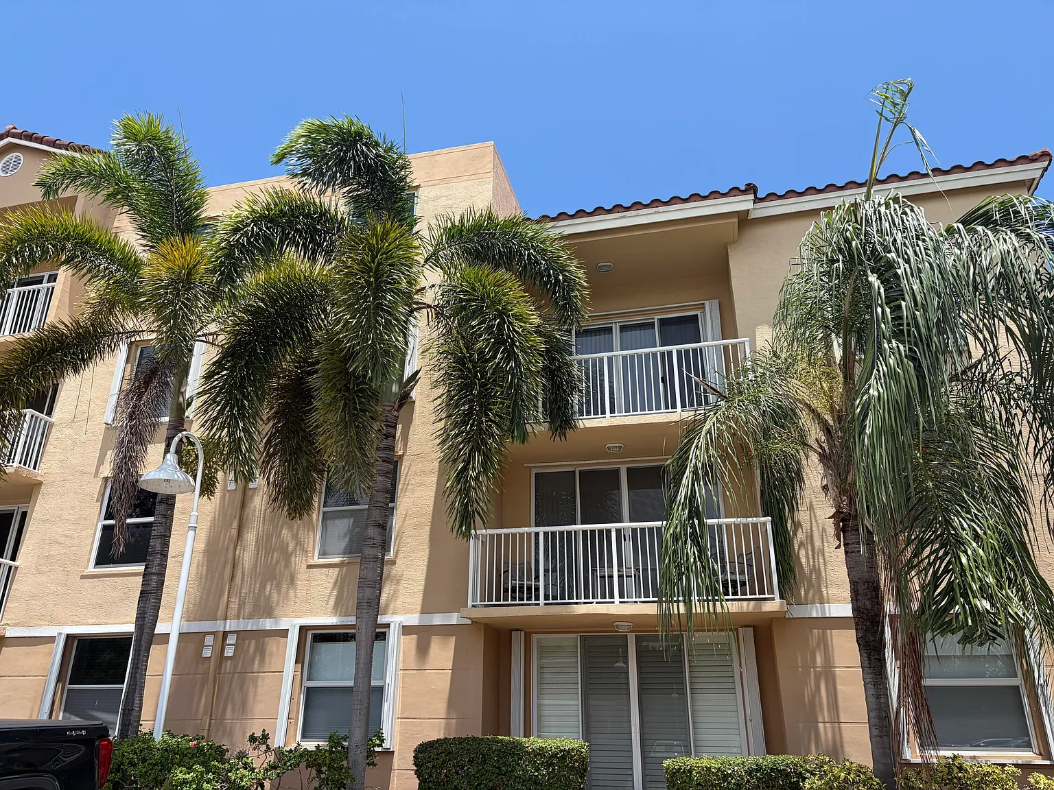 2 bed, 2.0 bath, 1078 sqft, $2,500 — Photo 2