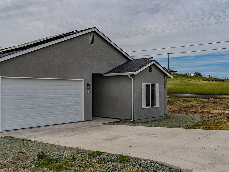 2426 Village Dr — Photo 40