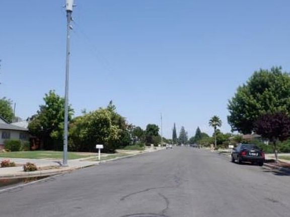 Exterior Neighborhood (street photo)
