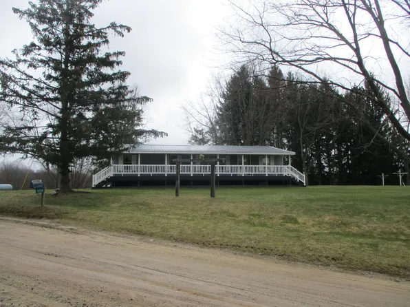 6200 E Deaner Rd, Edmore, MI 48829