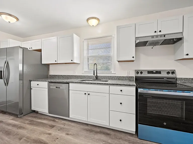 304 Fleming Dr — Photo 6