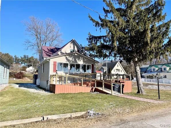 73 Dake Cir, Hammond, NY 13646
