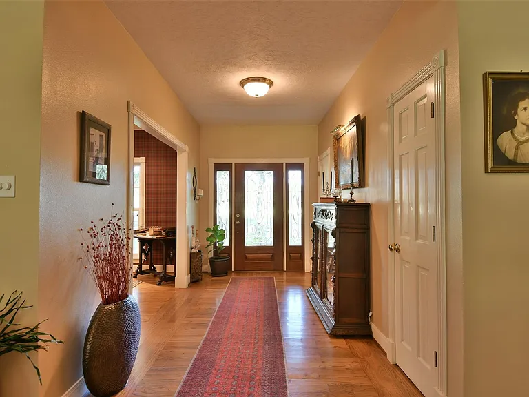 1263 Weishuhn Rd — Photo 8