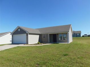1221 Colonel Salomon Dr, Prairie Grove, AR 72753