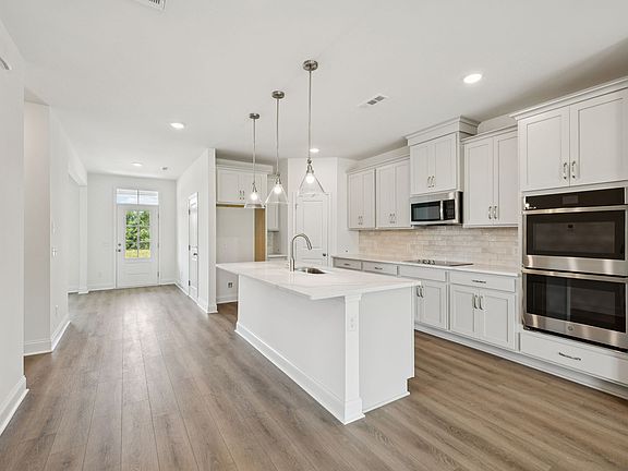 Cades Bluff - Macon Interior Image 2