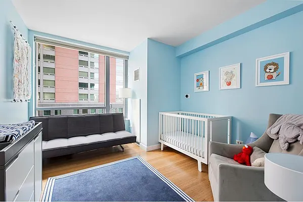 Sold by R New York | media 9