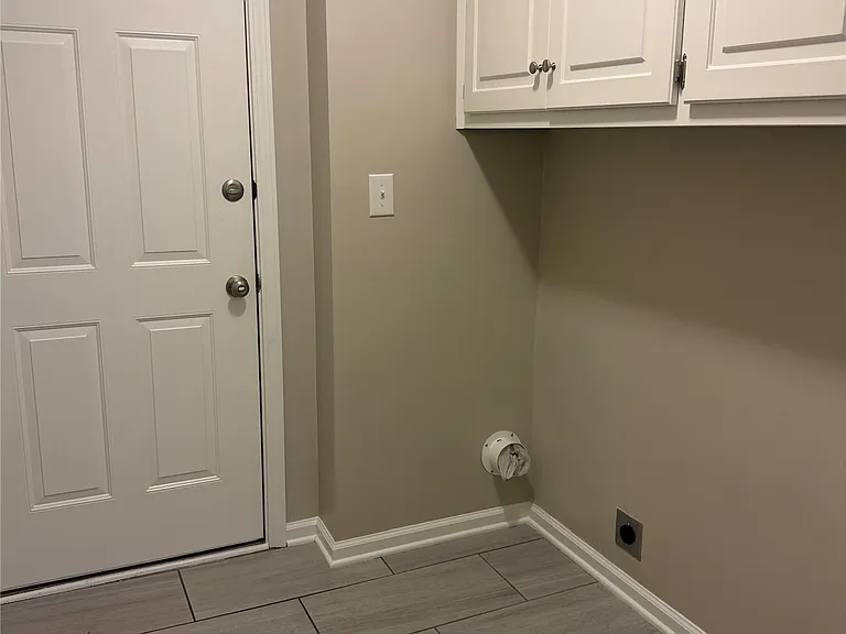 1136 Hallwood Ln — Photo 18