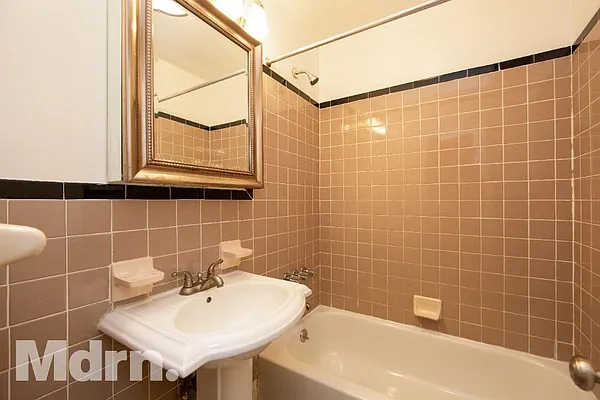 Rented by Mdrn Residential | media 6